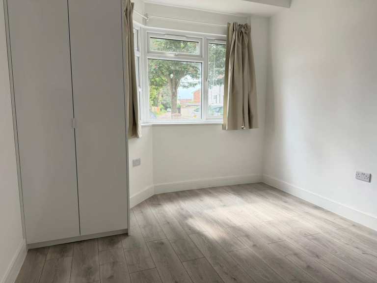 Self-Contained Studio Flat in Ealing - DSS Welcome