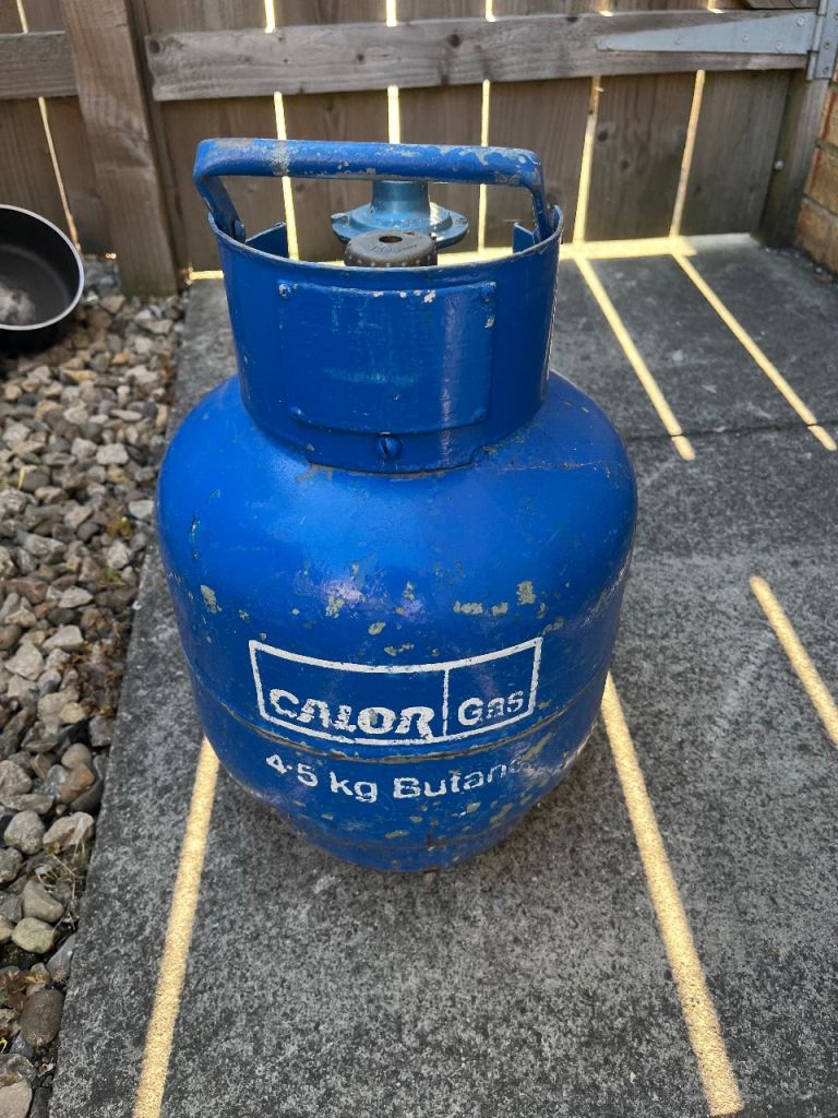 3 bottles of 4.5 kg calor gas bottles full