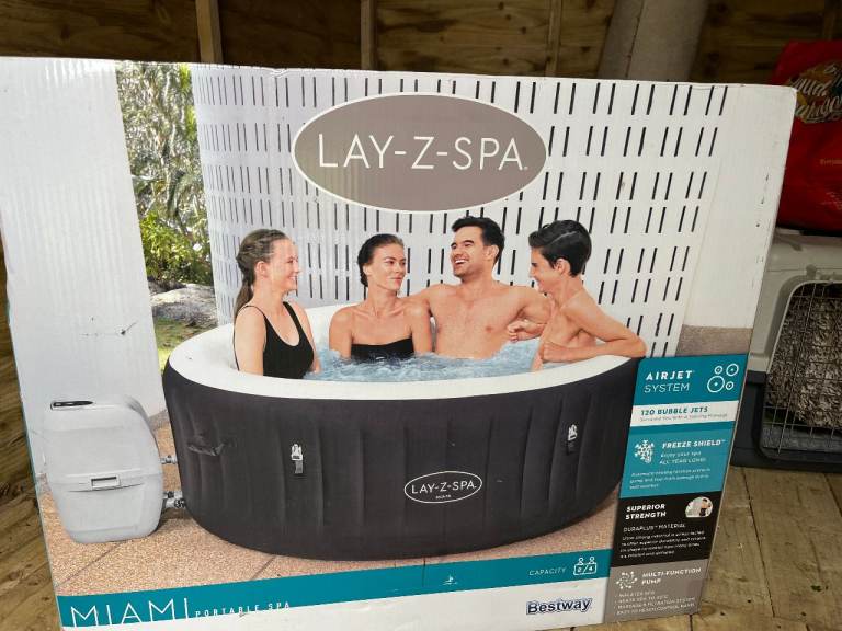 4 person Jacuzzi - inflatable and portable (new still in box)