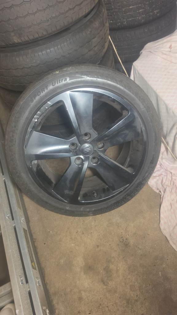 Genuine 17” Seat Leon FR Alloy Wheel