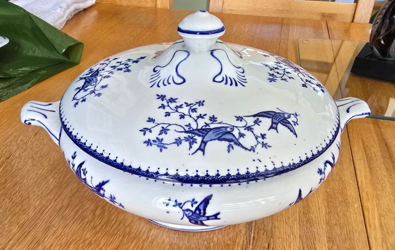 Antique 1928 W & E Corn Court Ware Covered Vegetable Dish Bluebirds Swallows