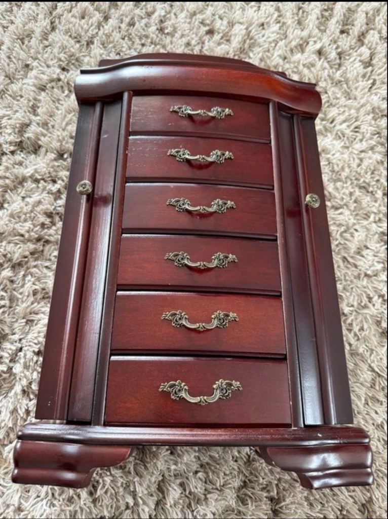 Jewellery cabinet