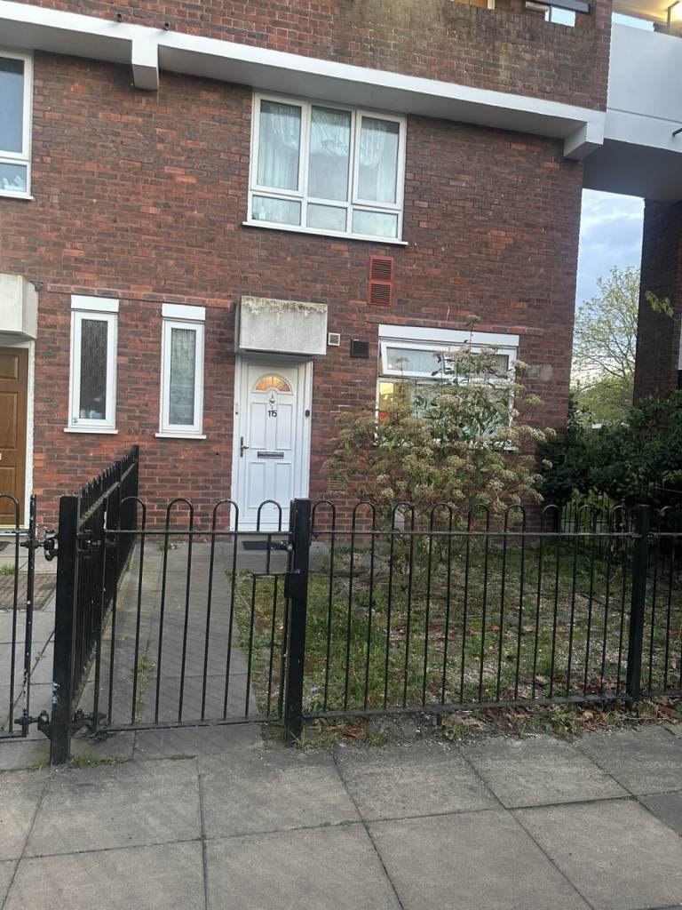 3 BEDROOM PROPERTY WITH PRIVATE GARDEN FOR RENT AT BENSON CLOSE, HOUNSLOW CENTRAL