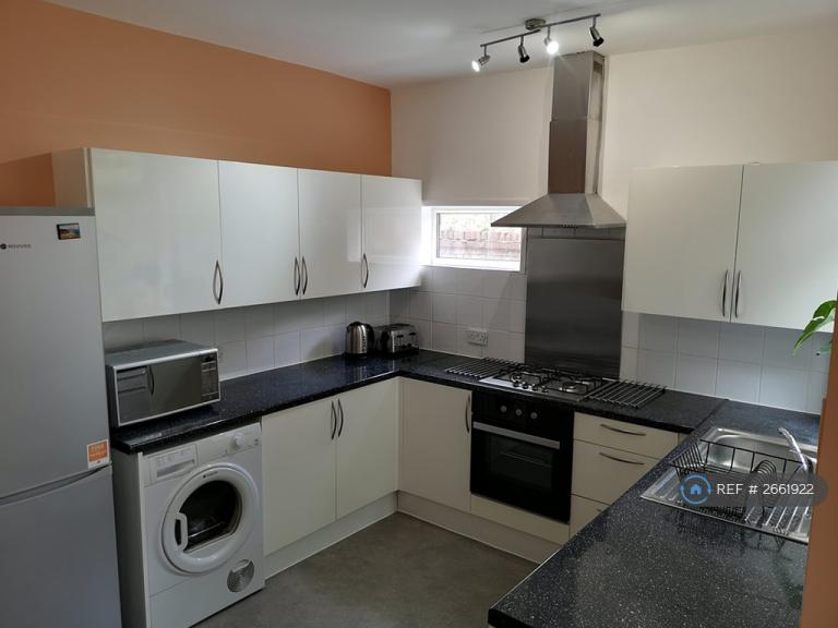 4 bedroom house in Richmond Road, Manchester, M14 (4 bed) (#2661922)