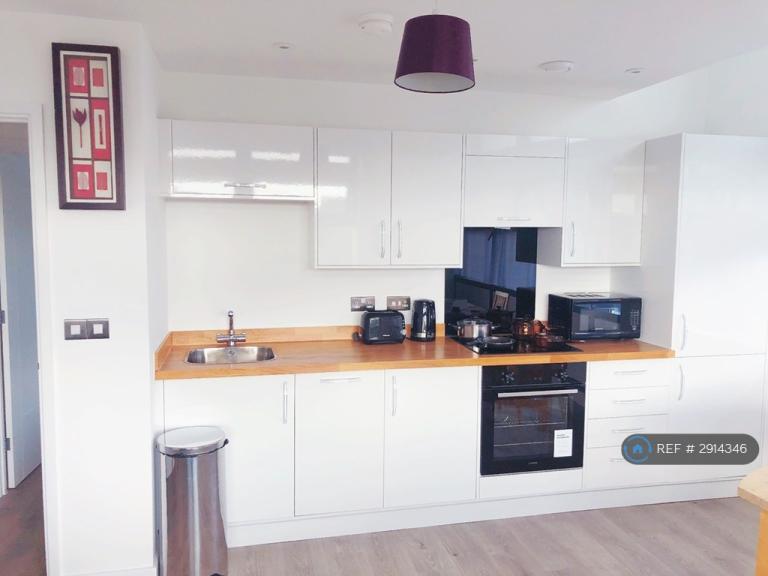 2 bedroom flat in Edinburgh House, Harlow, CM20 (2 bed) (#2914346)