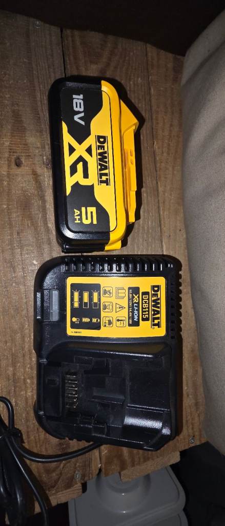 *20% Sale* DeWalt 18v 5ah battery and charger DCB184 & DCB115