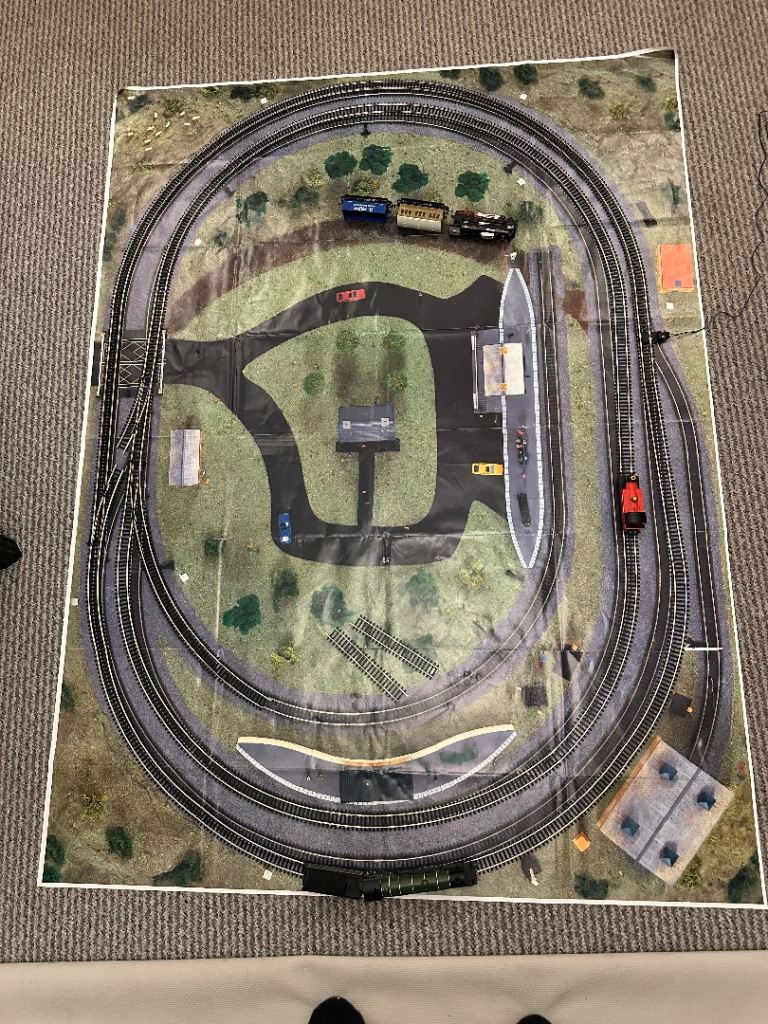 Hornby OO Gauge TrakMat +  Tracks + R2441 NRM 4-6-2 Flying Scotsman 4472 with carriage