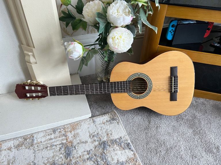 Classical Guitar with bag – Good Condition