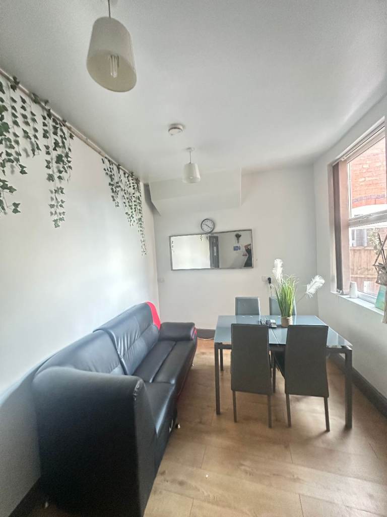 Double En-Suite Spacious Room | Bills Included  - Suitable for someone on Benefits/ Universal Credit