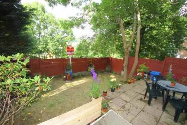 2 Bed Property - 3 story - Balcony - Quiet cul-de-sac - Sort term preferred 