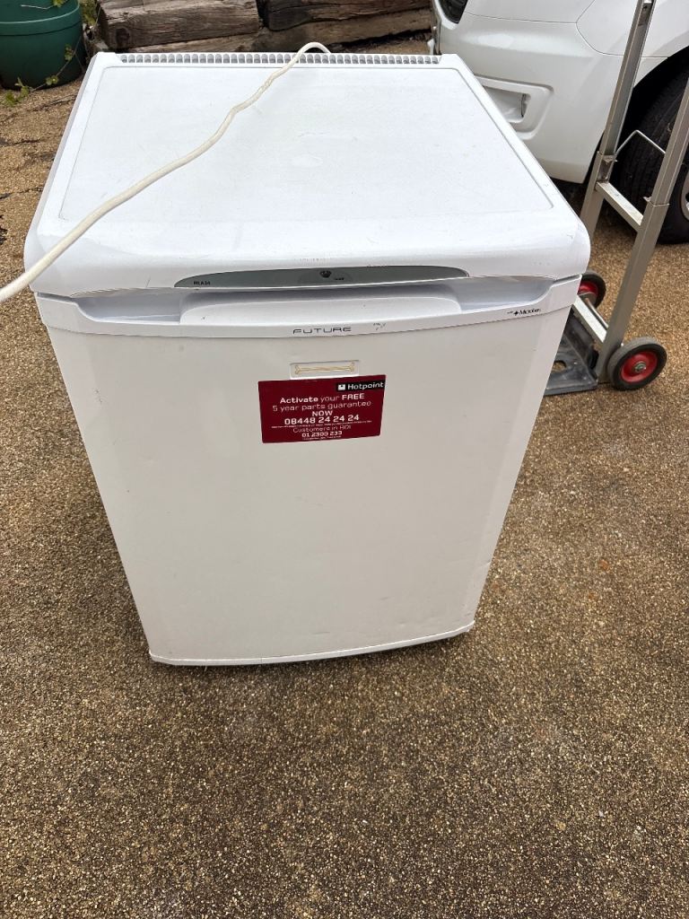 Freestanding fridge 