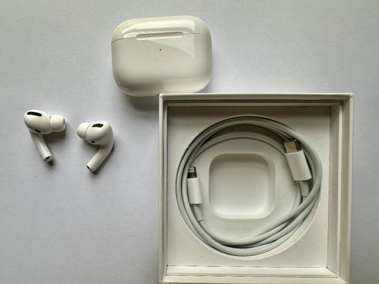  Apple AirPods Pro Gen. 1 🎧 With Charging Case (Late 2019)