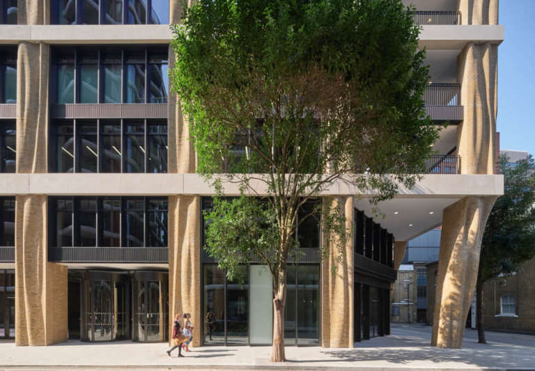 *London Bridge* Private Serviced Offices: Units from 2 to 408 desks for rent in SE1