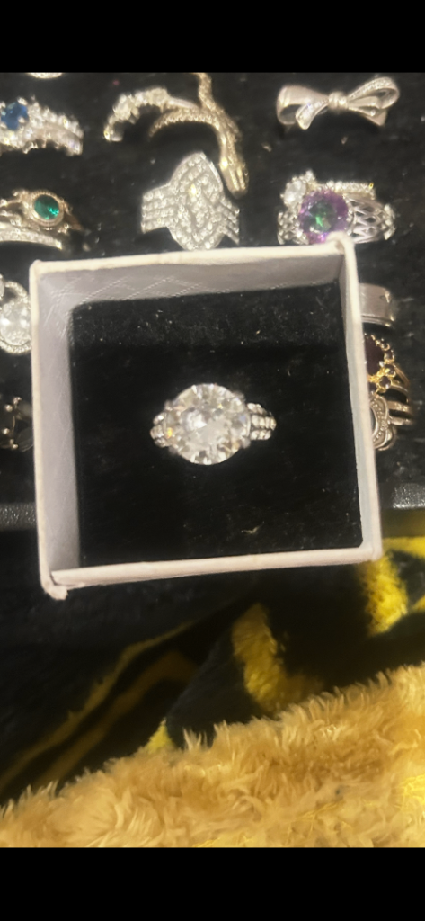 Pretty silver stone ring 