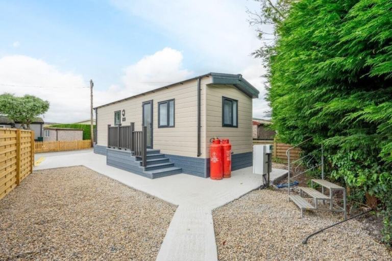 Elm Avenue, Acaster Malbis in York  - Lodge / Caravan 