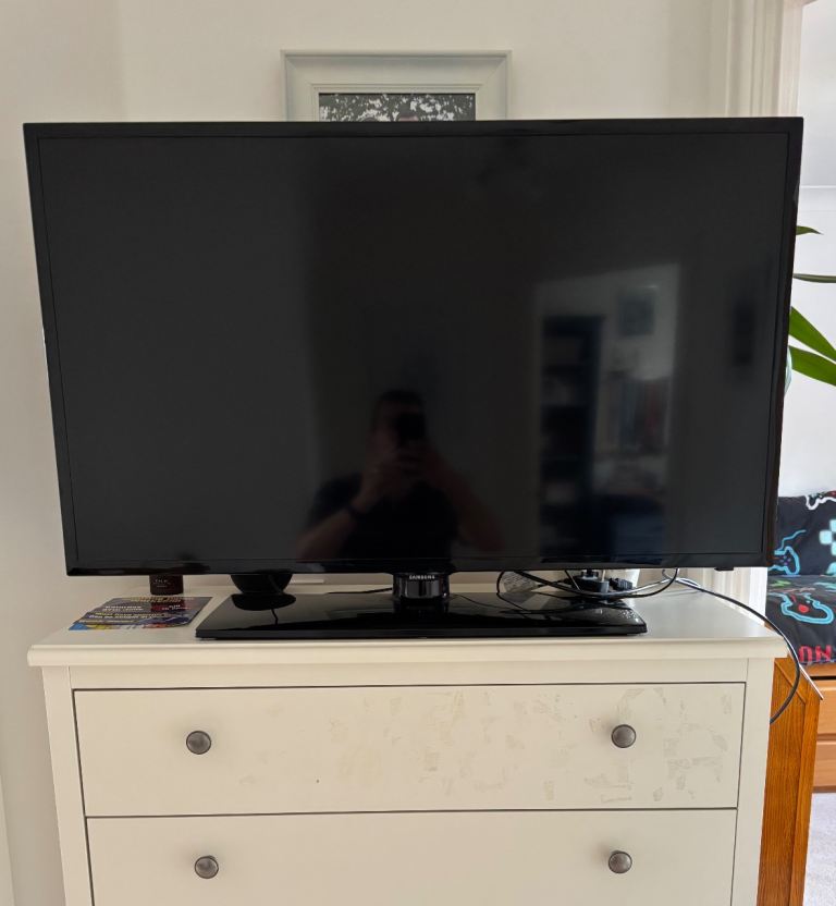 Samsung 39-inch LED TV, Good Condition, with Stand