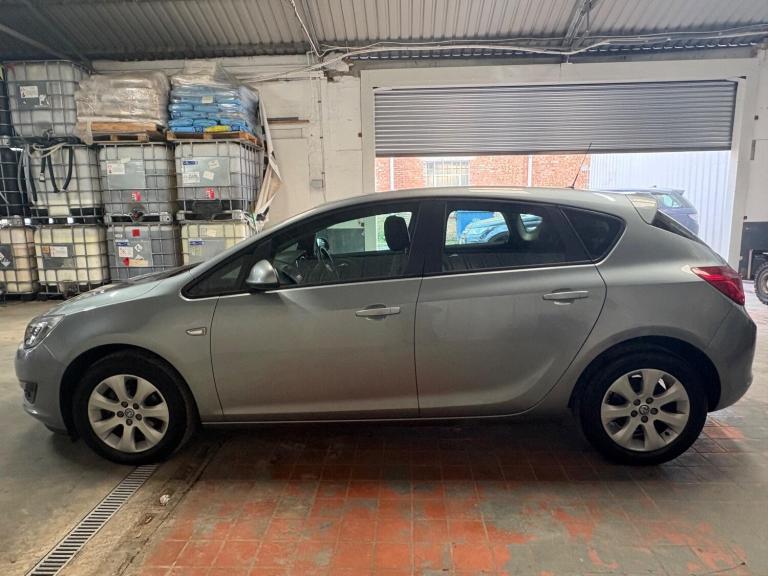 2014 Vauxhall Astra 1.4i 16V Design 5dr HATCHBACK PETROL Manual