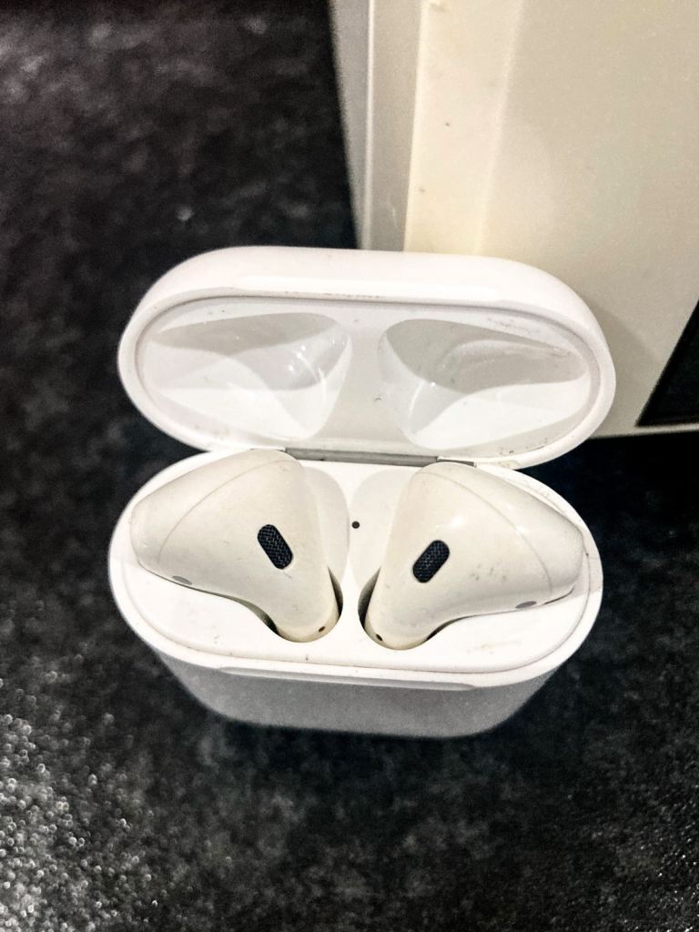 Apple AirPods 2nd Gen – Very Good Condition