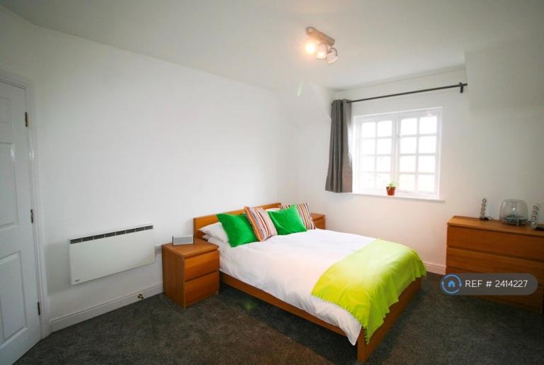 2 bedroom flat in Manchester, Manchester, M14 (2 bed) (#2414227)