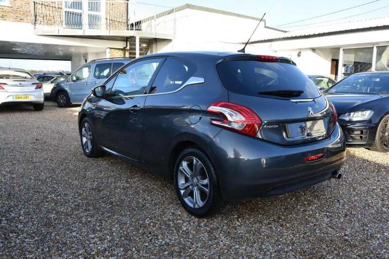 2014 Peugeot 208 1.2 VTi Allure 3dr HATCHBACK PETROL Manual