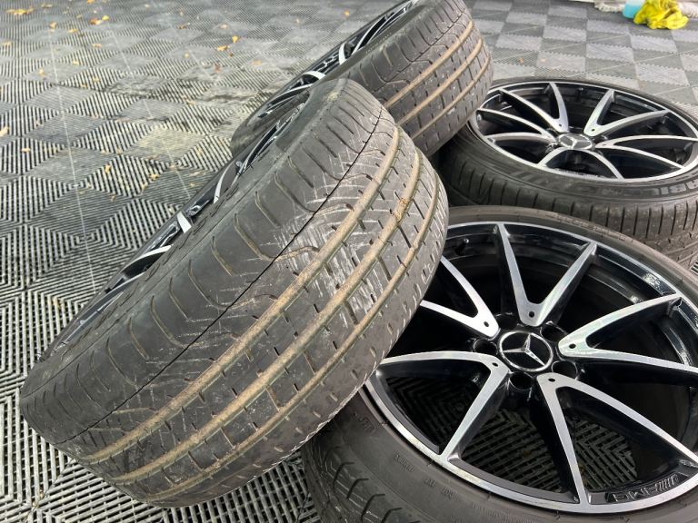 GENUINE MERCEDES C63s AMG SILVER ALLOYS - Rears 285/35 ZR18 & Fronts 245/40 R18 ✅