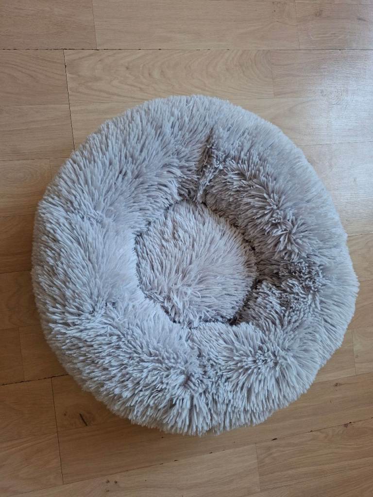 Small dog/cat fluffy donut bed