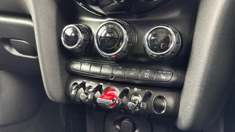 2021 MINI Hatch 1.5 Cooper Classic 5dr Auto [Comfort/Nav Pack] Petrol Hatchback Hatchback Petrol ...