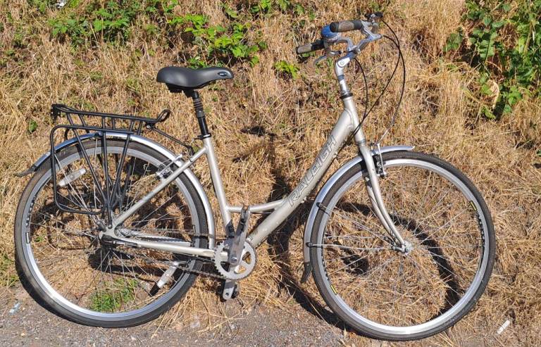 Ladies Raleigh hybrid aluminium frame townbike 