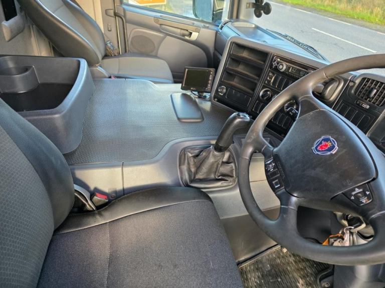 2015 Scania P320 6X2 Twin Wheel 27ft Curtainsider Body