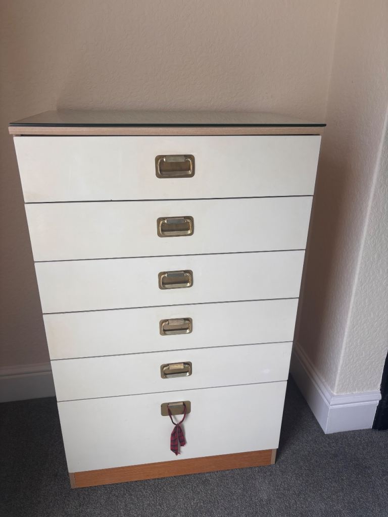 Vintage chest of drawers 