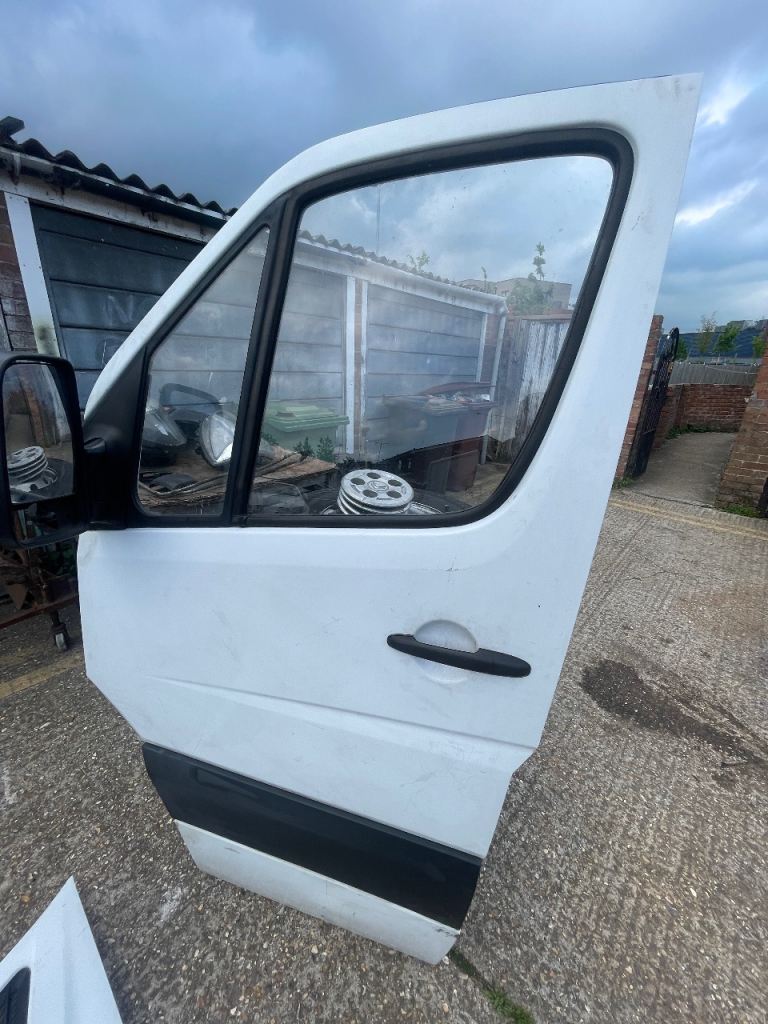 MERCEDES SPRINTER PARTS!!! Complete front end with bumper,radiator,wings,bonet,lights,all doors,etc.