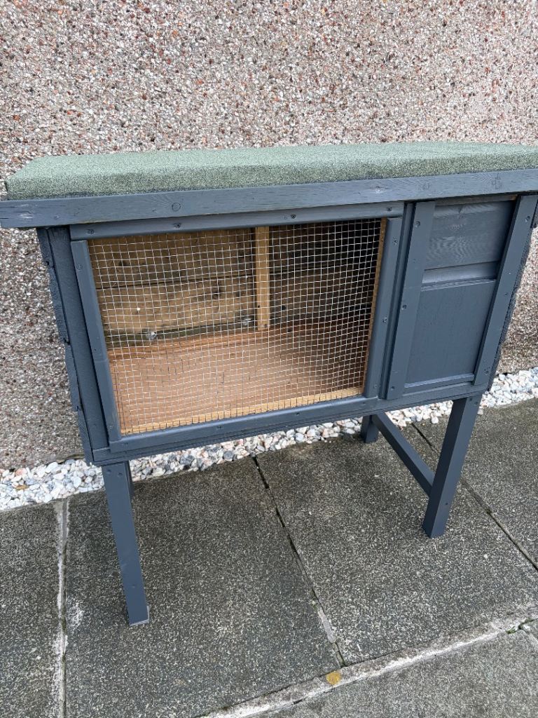 Small pet  hutch 