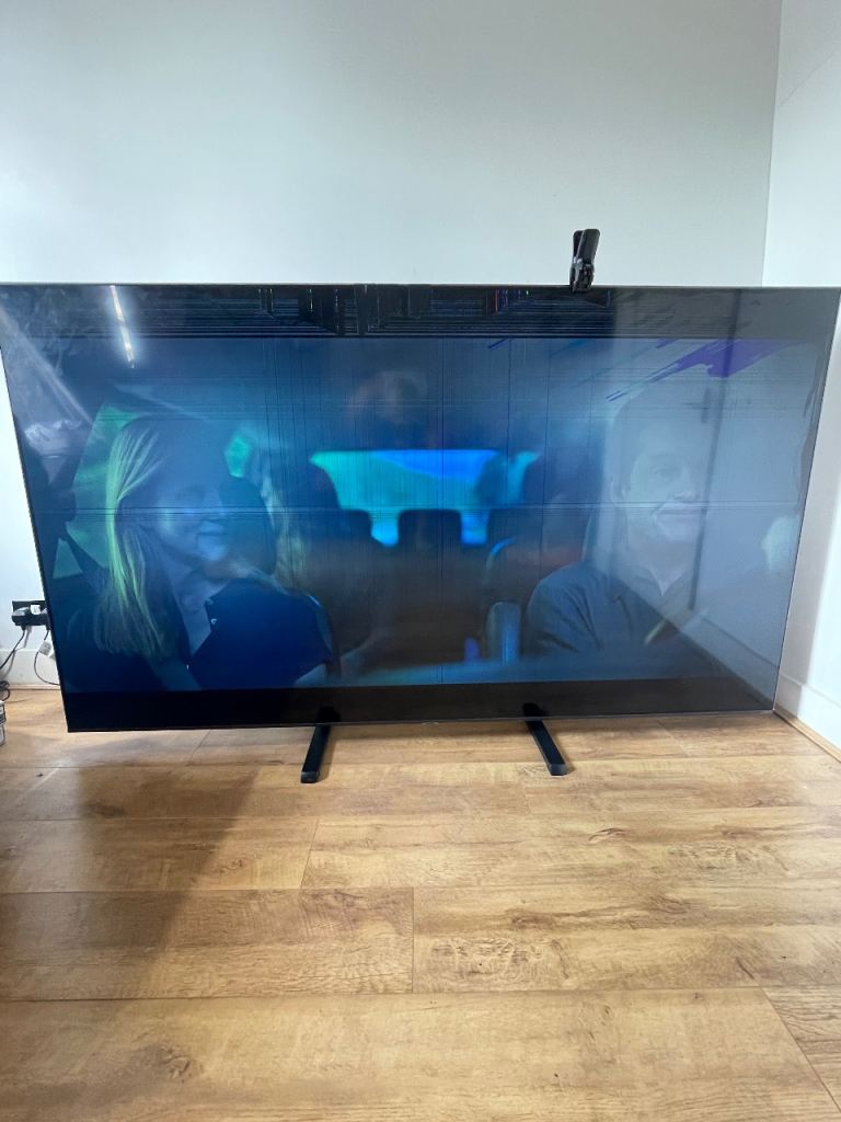 Samsung 85” UE85AU7172U 4K Smart TV – Screen Fault – Parts or Repair