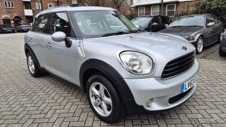 Mini countryman one 2014 1.6 petrol ulez free mot and taxed drives amazing 