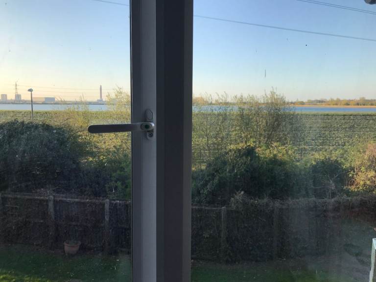 Spacious 2 beds Flat for a 3 Bed flat/house 