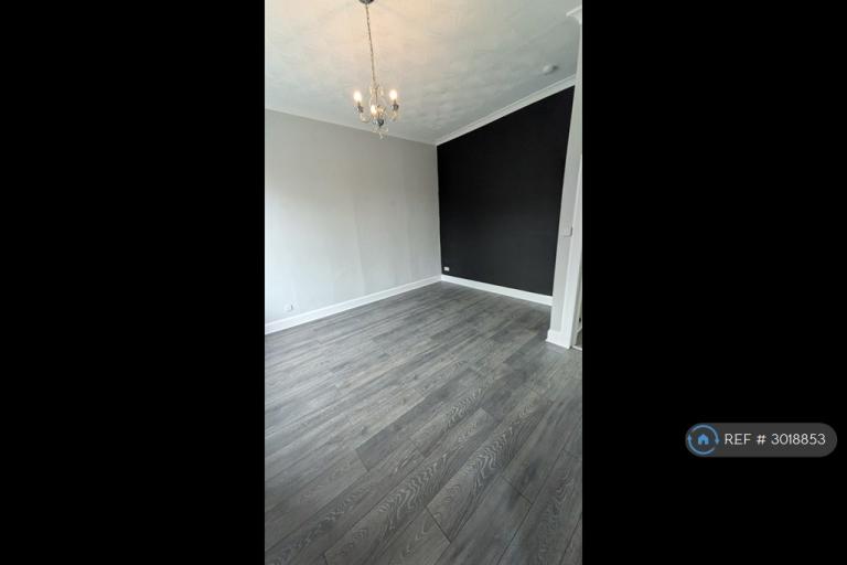 3 bedroom flat in Main Street, Bonhill, Alexandria, G83 (3 bed) (#3018853)