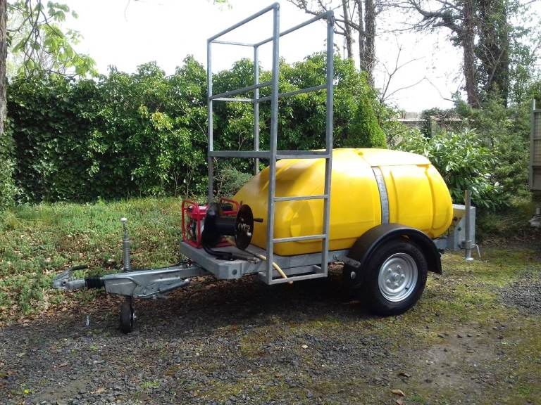 WESTERN TRAILERS WATERING BOWSER c/w PLATFORM & CLARKE PETROL PUMP