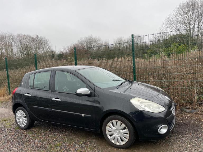 RENAULT CLIO 1.2 PZAZ 61 REG BLACK 5 DOOR MOT JUNE 23RD 2026 TAX £195 YEAR SPARES OR REPAIRS
