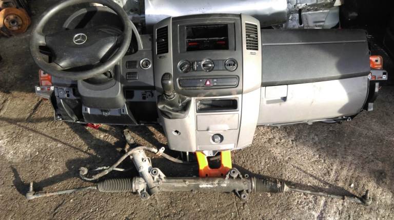 Left hand drive EU type dashboard with bracket and steering rack Mercedes sprinter w906