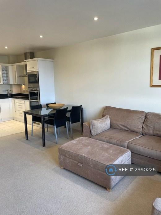 2 bedroom flat in Merton Road, London, SW19 (2 bed) (#2990226)
