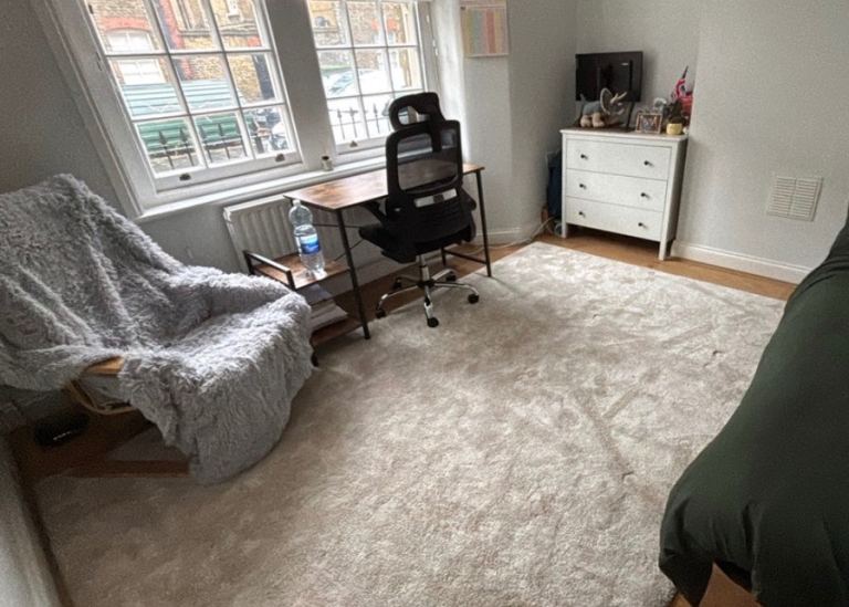 Cream Shaggy Rug – Good Condition