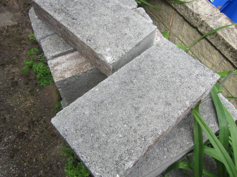25 Breeze Blocks 440 x 210 x 95mm Medium Density