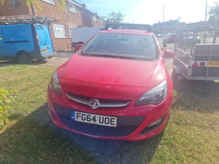 Red vauxhall Astra 1.6 diesel 2014 £20 Tax