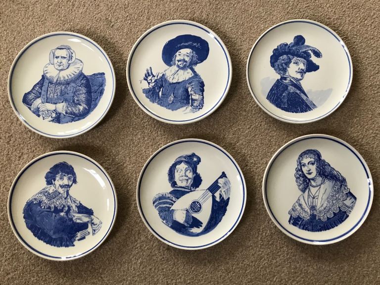 VINTAGE DELFTS BLAUW ROYAL G HAND-PAINTED DECORATIVE SET OF 6 PLATES IN EXCELLENT CONDITION 