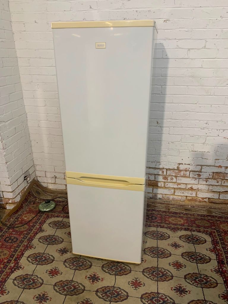 Zanussi Fridge Freezer – White, Good Condition