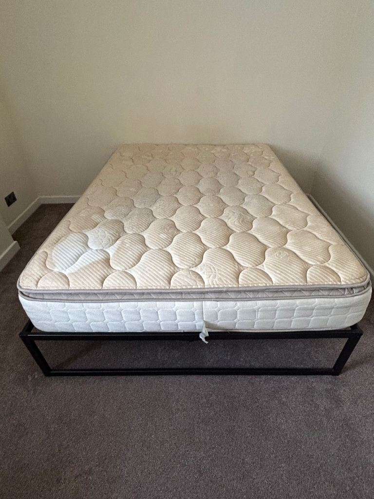 King size bed 