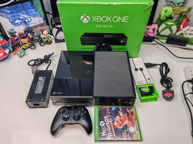 Xbox One 500GB Console Black Boxed + Controller + Game 