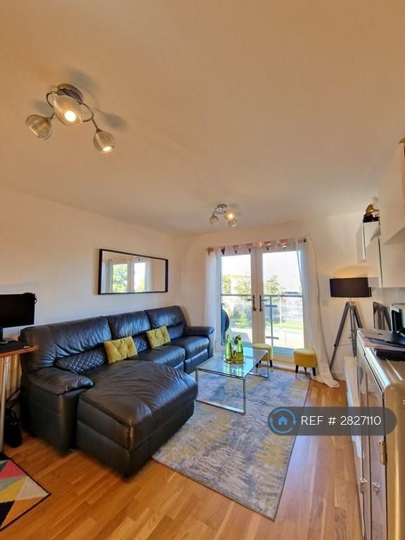 2 bedroom flat in Admiral Drive, Stevenage, SG1 (2 bed) (#2827110)