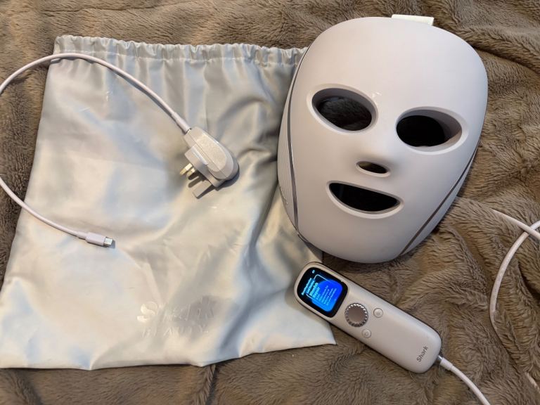 Shark CryoGlow LED Mask 