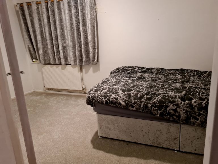 Furnished large double room to let 